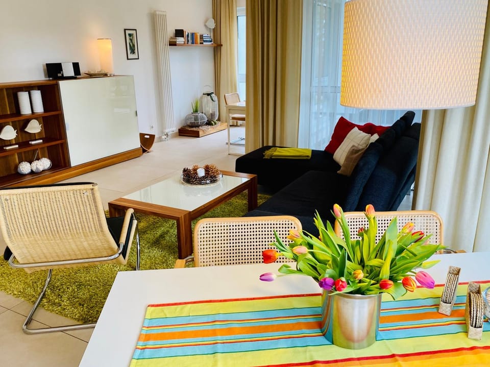 Living room, Seating area, Dining area