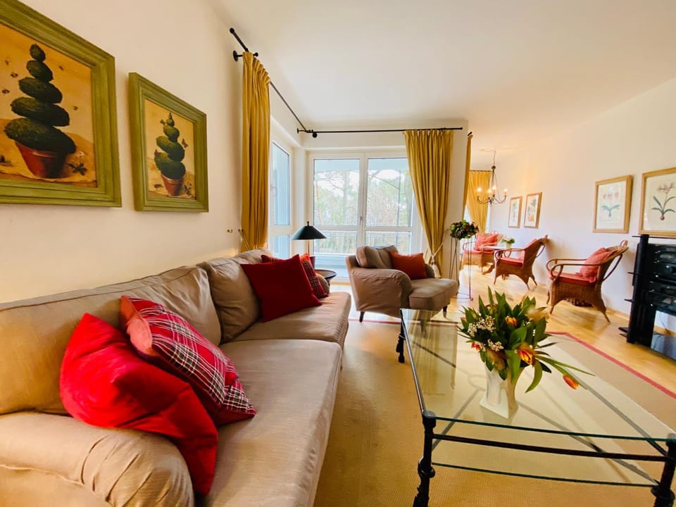 Living room, Seating area