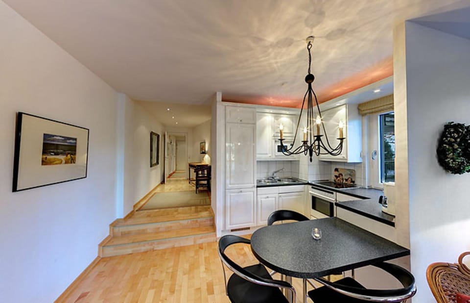 Kitchen or kitchenette, Dining area, stove