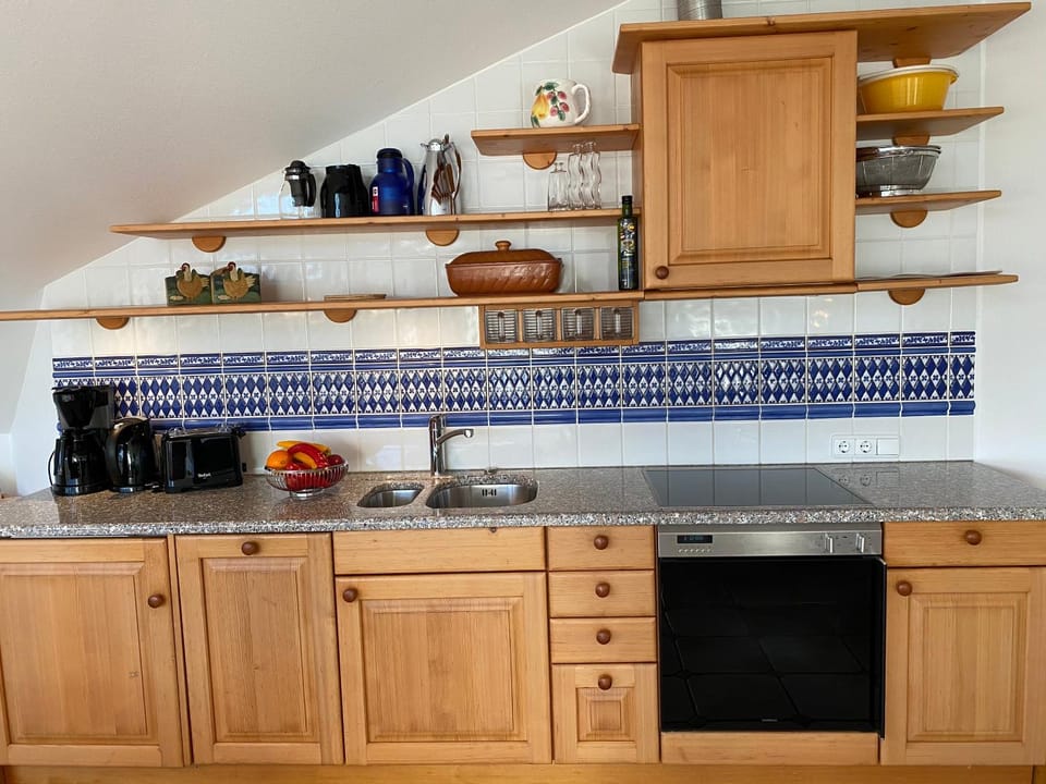 Coffee/tea facilities, dishwasher, toaster, kitchen