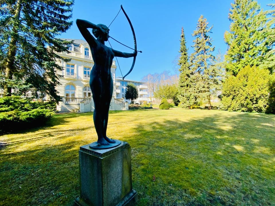 Property building, Garden, Area and facilities