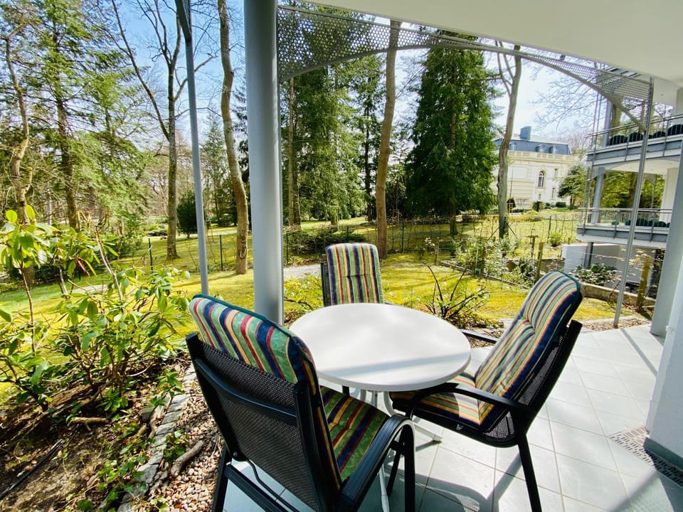 Staff, Balcony/Terrace