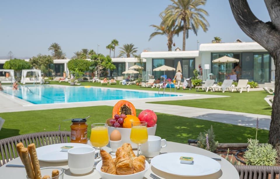 Patio, Garden, Balcony/Terrace, Food and drinks, Food, Garden view, Breakfast, Continental breakfast, Drinks