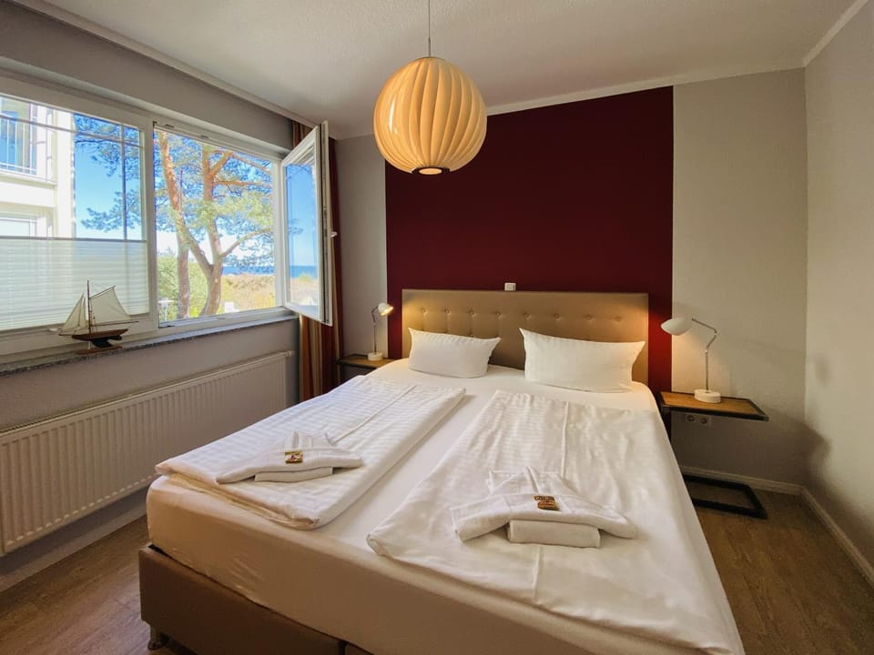 Bed, Bedroom, Sea view