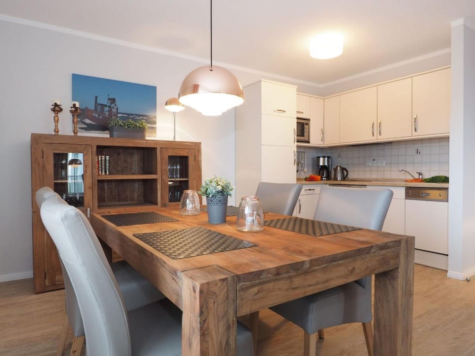 Kitchen or kitchenette, Living room, Seating area, Dining area, pet friendly, stove