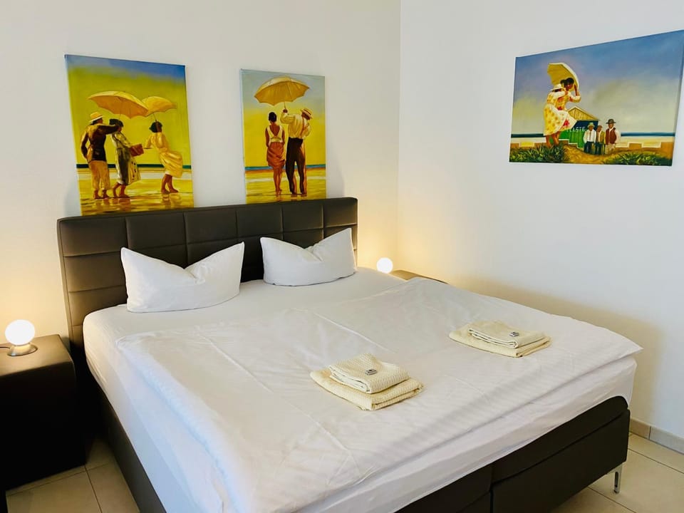 Bed, Photo of the whole room, Decorative detail