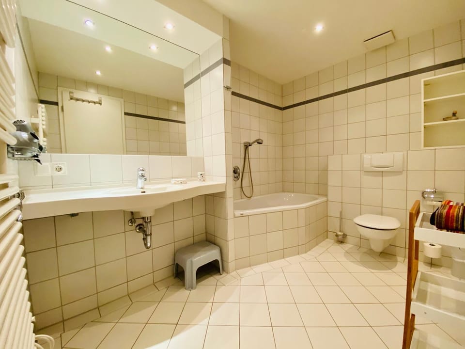 Toilet, Bathroom, Bath