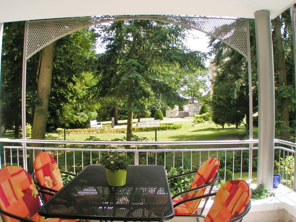 Balcony/Terrace, Garden view