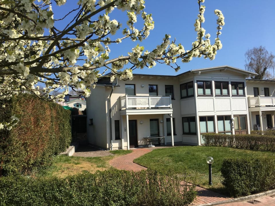 Facade/entrance, BBQ facilities, Garden, Balcony/Terrace