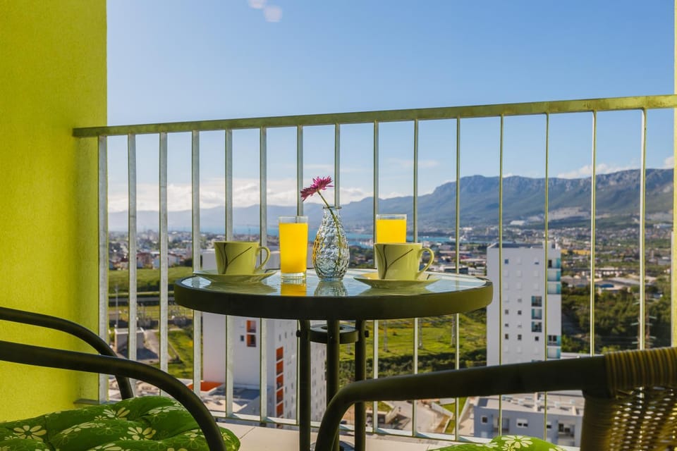 Balcony/Terrace, Mountain view, Sea view