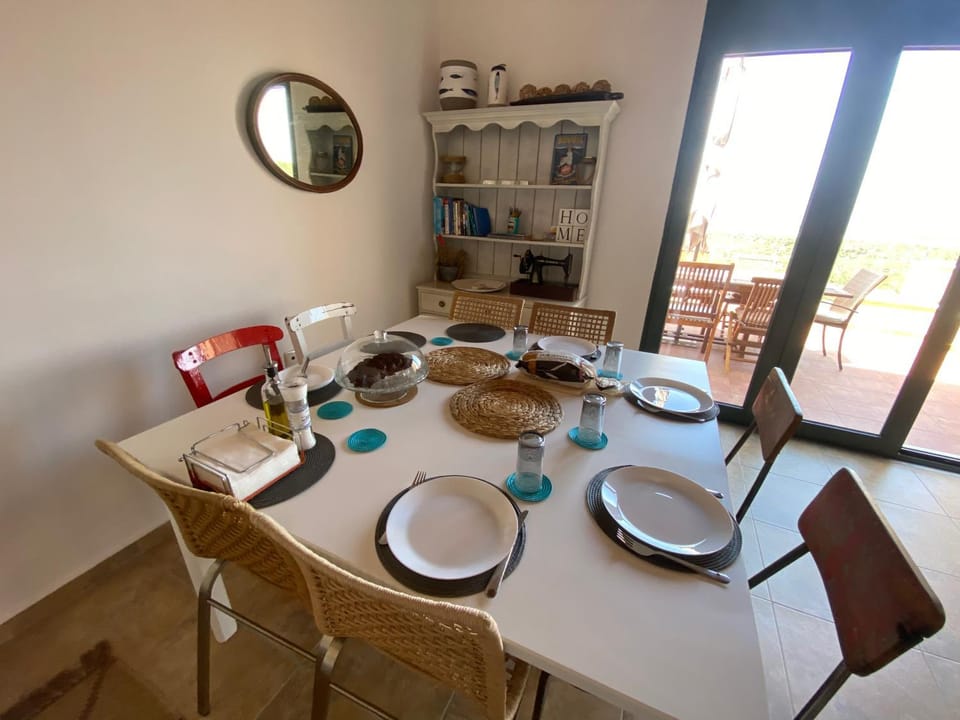 Seating area, Dining area