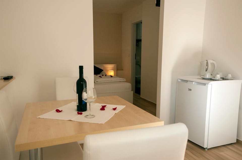 Dining area, Bedroom