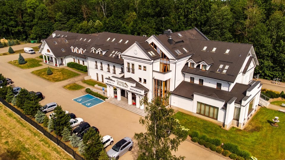 Hotel Cztery Pory Roku BUSINESS & SPA Hotel in Poland