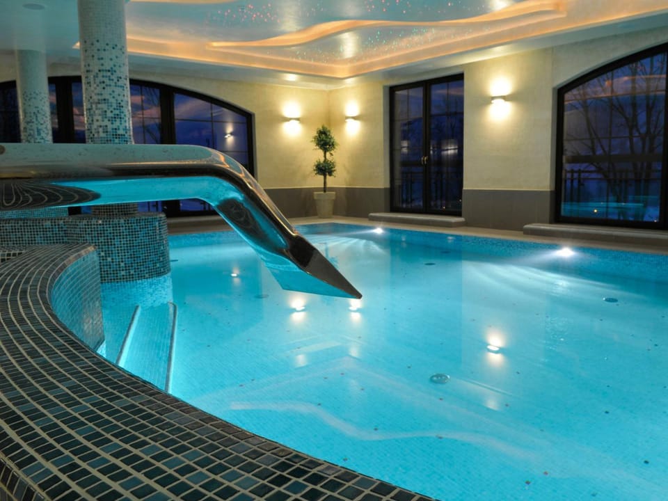 Swimming pool, Swimming pool