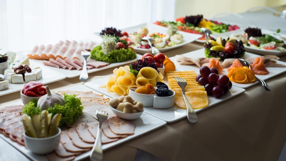 Restaurant/places to eat, Buffet breakfast