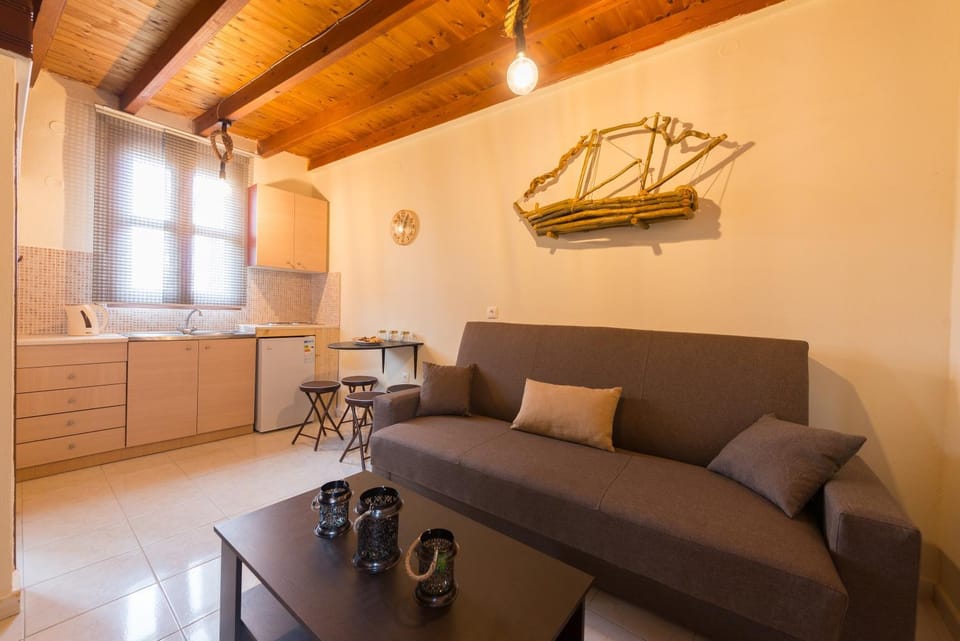 Kitchen or kitchenette, Living room, Seating area