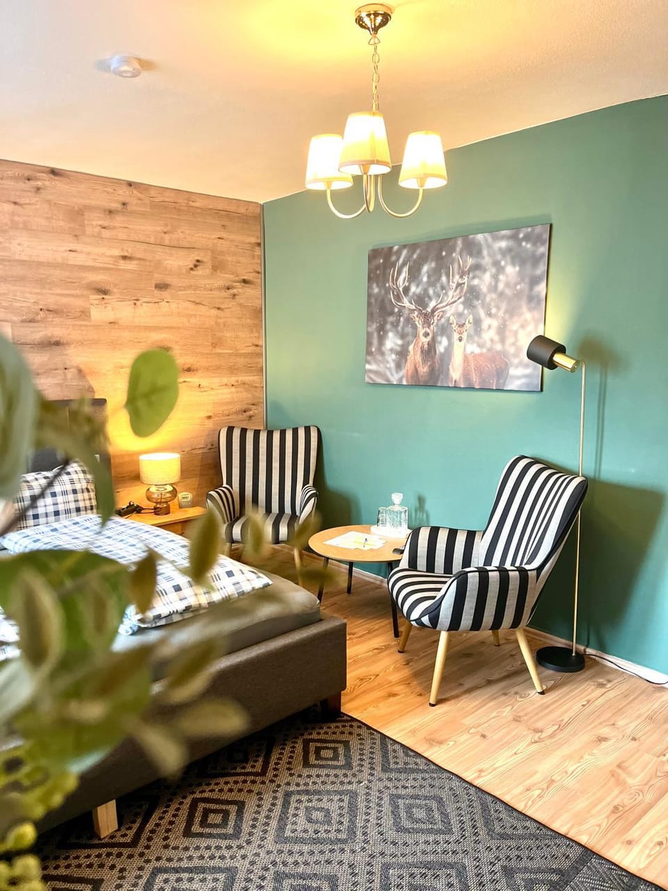 Photo of the whole room, Seating area
