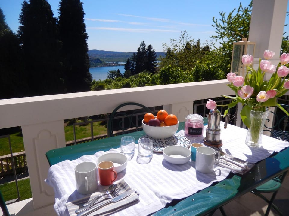 Summer, Breakfast, Internal: Not applicable to any particular room