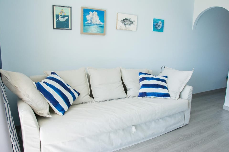 Bed, Living room