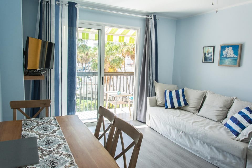Communal lounge/ TV room, Bed, Day, Balcony/Terrace, Living room, Photo of the whole room