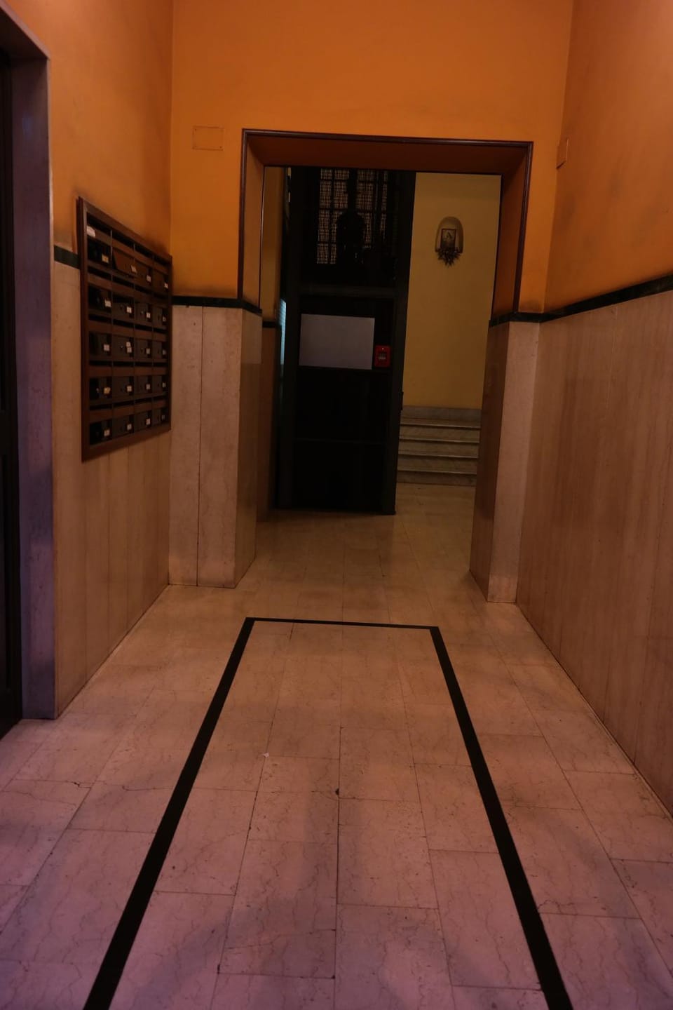 Facade/entrance, Floor plan