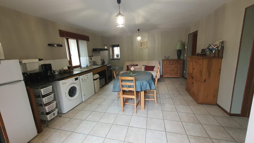 Kitchen or kitchenette, Living room, Dining area, dishwasher, oven, pet friendly, stove, toaster, washing machine, kitchen