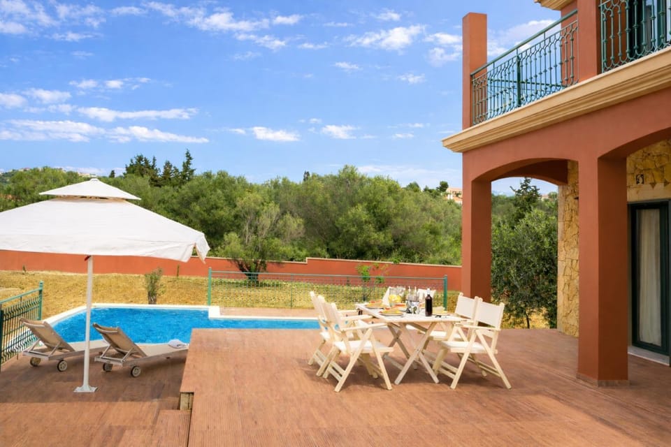 Property building, Patio, Day, View (from property/room), Balcony/Terrace, Dining area, Swimming pool, sunbed