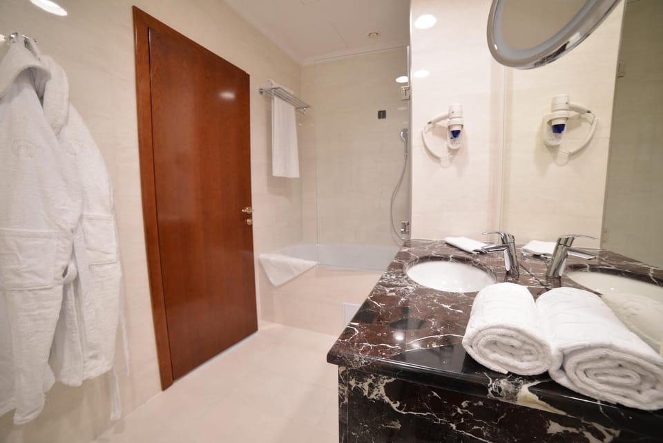 Shower, Toilet