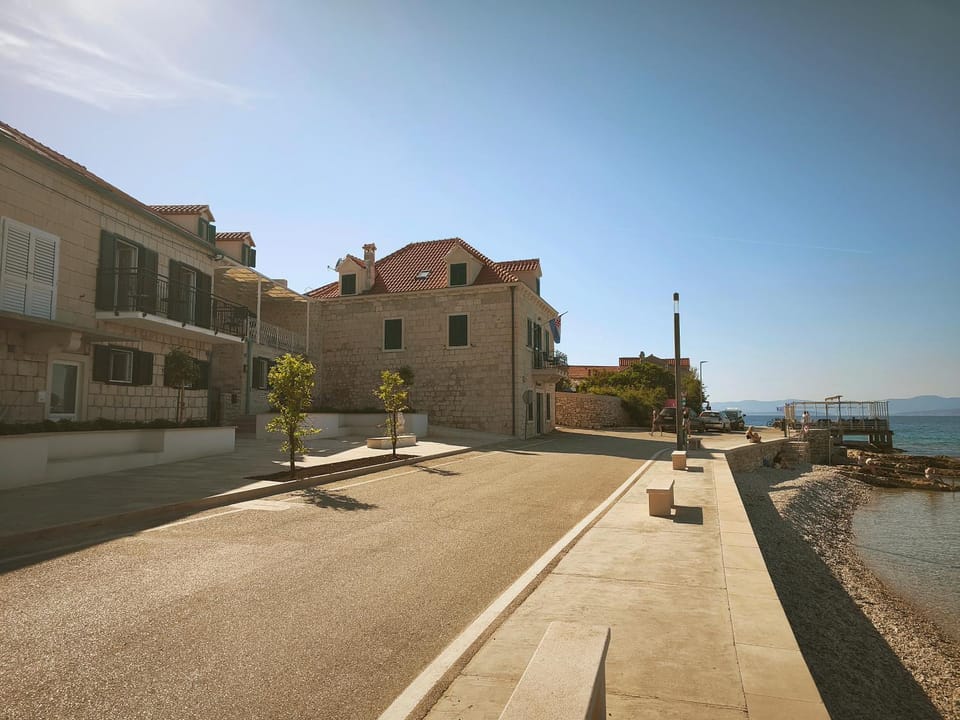 Property building, Day, Neighbourhood, Sea view