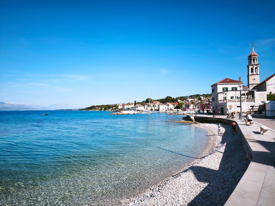 Nearby landmark, Day, Beach, City view, Location