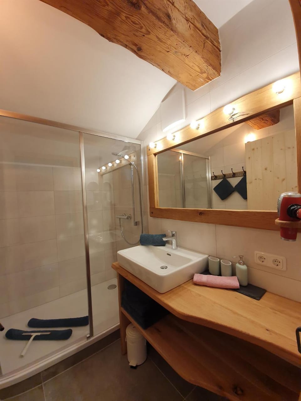 Shower, Bathroom, towels