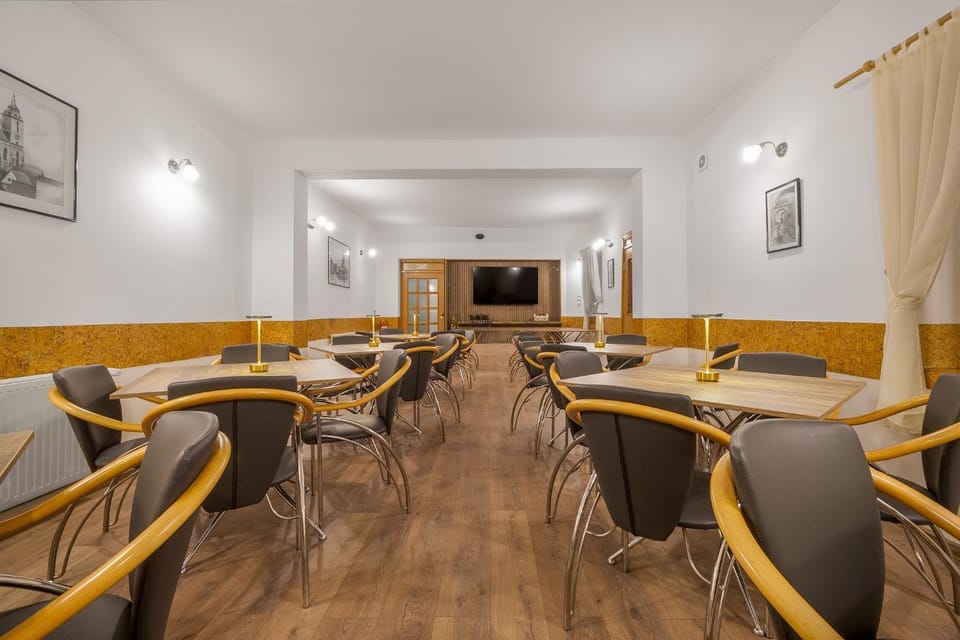 Restaurant/places to eat, Seating area