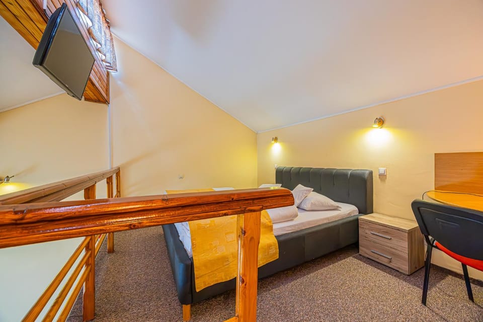 Bed, TV and multimedia, Living room, Photo of the whole room, Bedroom, internet, minibar, towels, wardrobe, air conditioner
