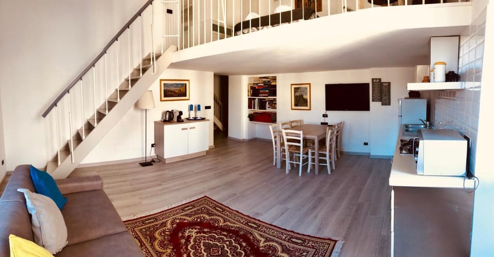Communal lounge/ TV room, TV and multimedia, Kitchen or kitchenette, Living room, Seating area, Dining area, Evening entertainment, minibar