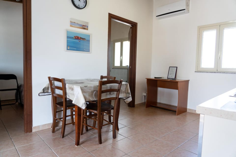 Living room, Seating area, air conditioner