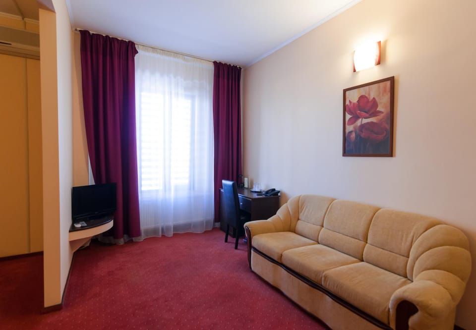 Living room, Photo of the whole room