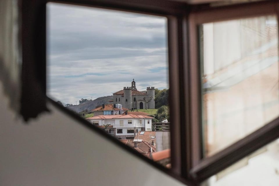 Nearby landmark, Neighbourhood, City view, Street view