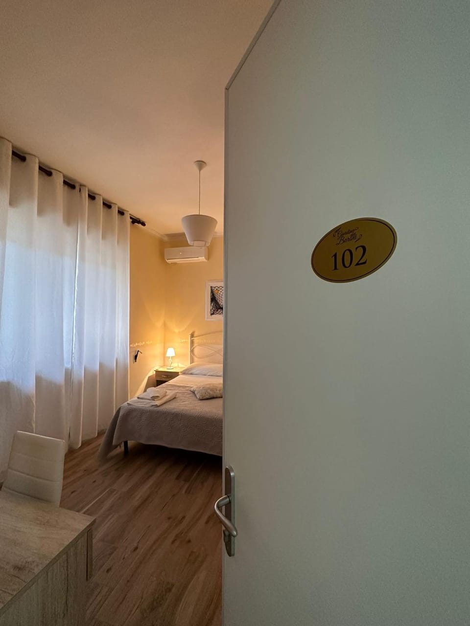Bed, Kitchen or kitchenette, Photo of the whole room, Bedroom, wardrobe