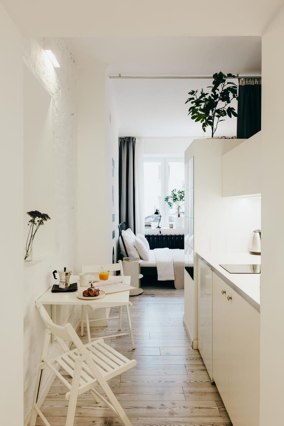 Bed, Kitchen or kitchenette, Living room, Food and drinks, Photo of the whole room, Seating area, Dining area, Bedroom, Food