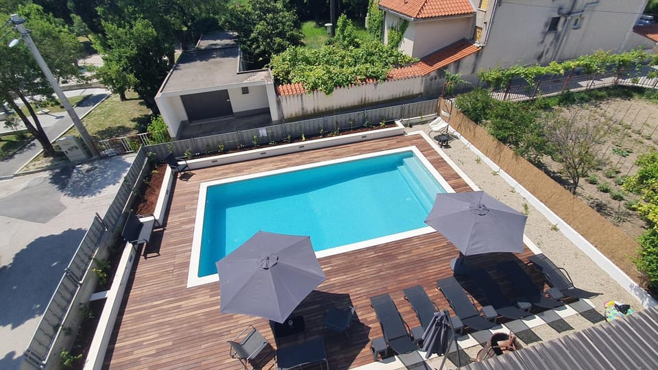Day, Pool view, Swimming pool, sunbed