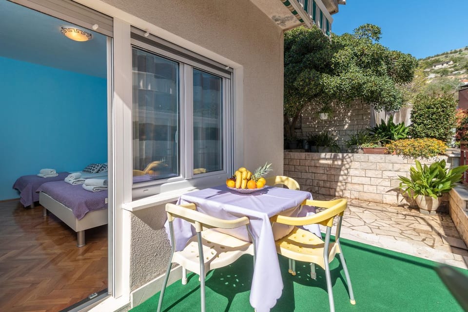 Patio, Garden view