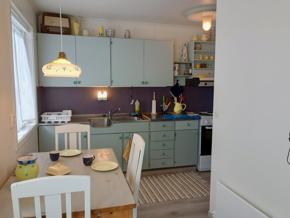 Dining area, kitchen