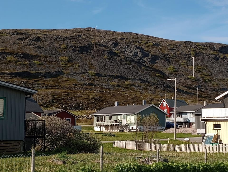 Property building, Neighbourhood, Summer, Mountain view