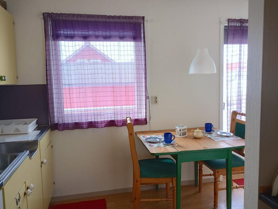 Dining area, kitchen