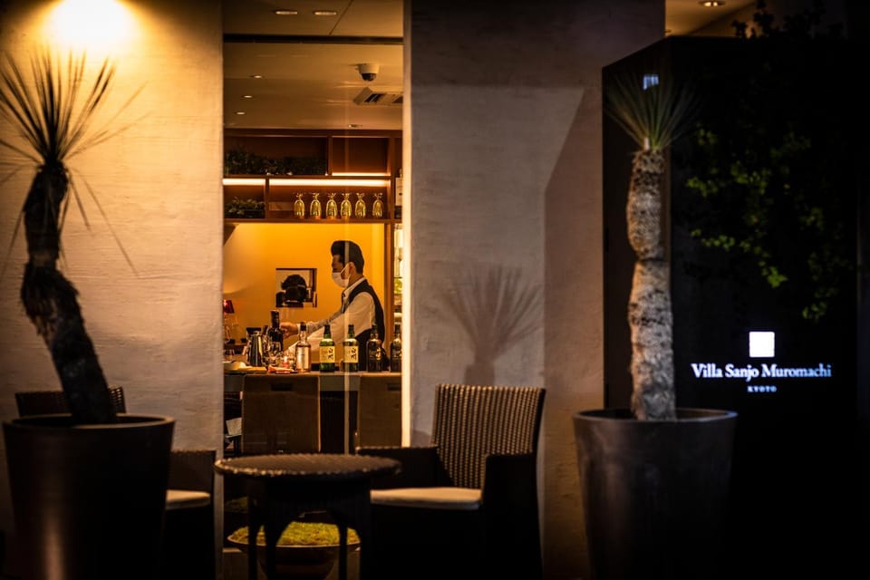 Property building, Facade/entrance, Lounge or bar, Drinks