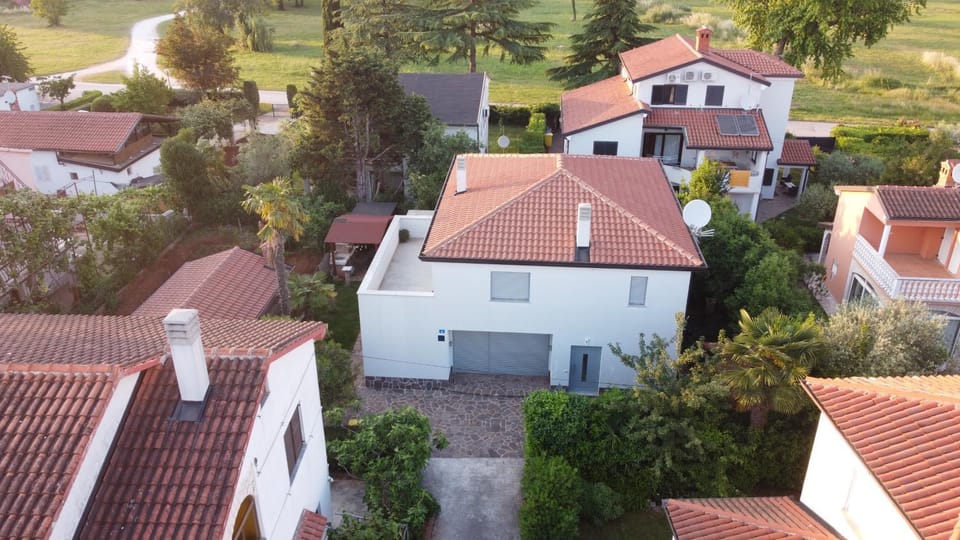 Neighbourhood, Bird's eye view