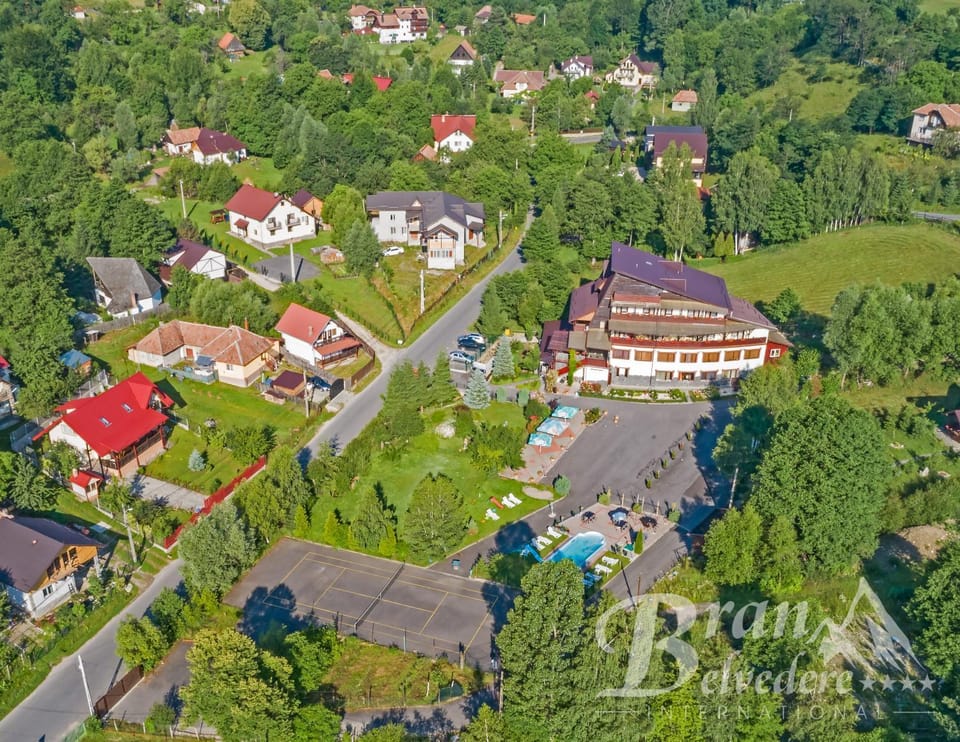 Property building, Restaurant/places to eat, Neighbourhood, Bird's eye view, Garden, Swimming pool, Breakfast