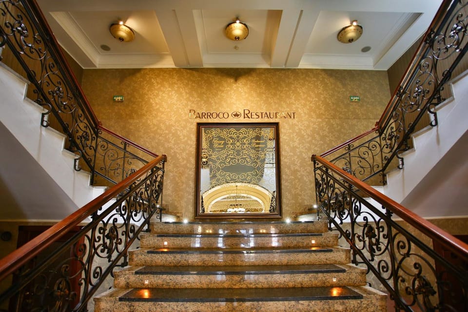 Restaurant/places to eat, Facade/entrance, Lobby or reception, Banquet/Function facilities, Decorative detail, Floor plan, Food, Guests, City view, Meals, Alcoholic drinks, Non alcoholic drinks