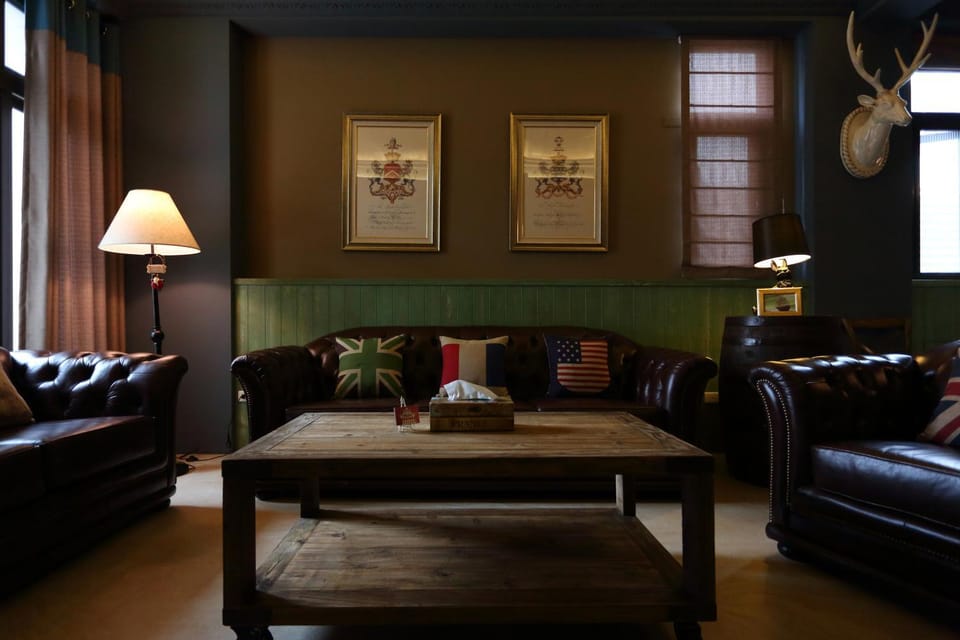 Communal lounge/ TV room, Decorative detail, On site