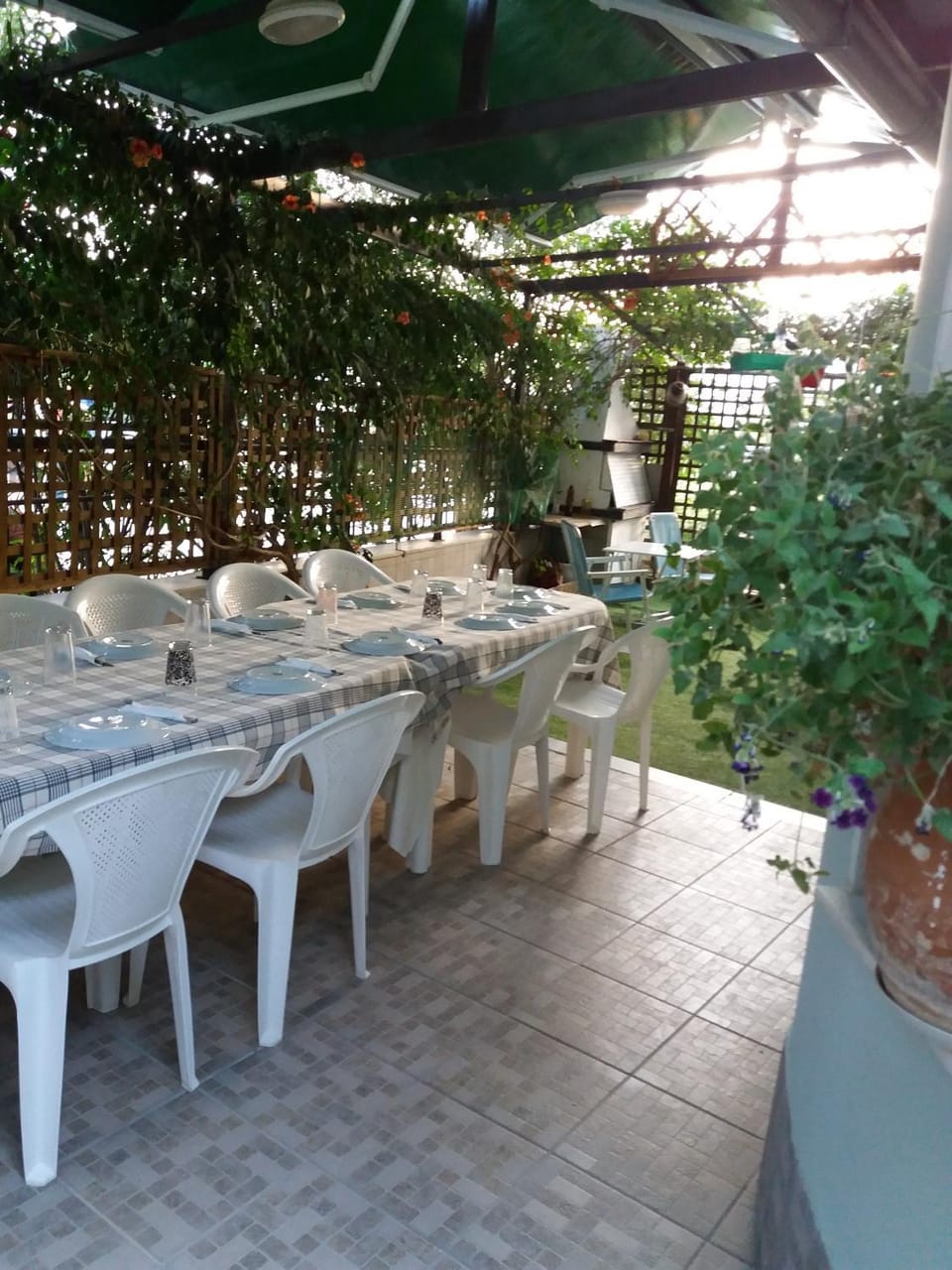 Patio, Restaurant/places to eat, Day